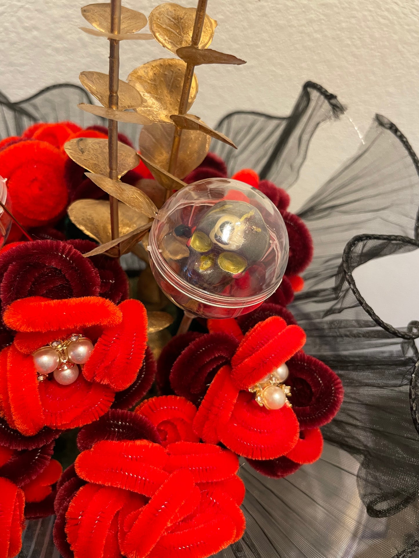 Pipe Cleaner Dark Roses Bucket with 2 Magnets
