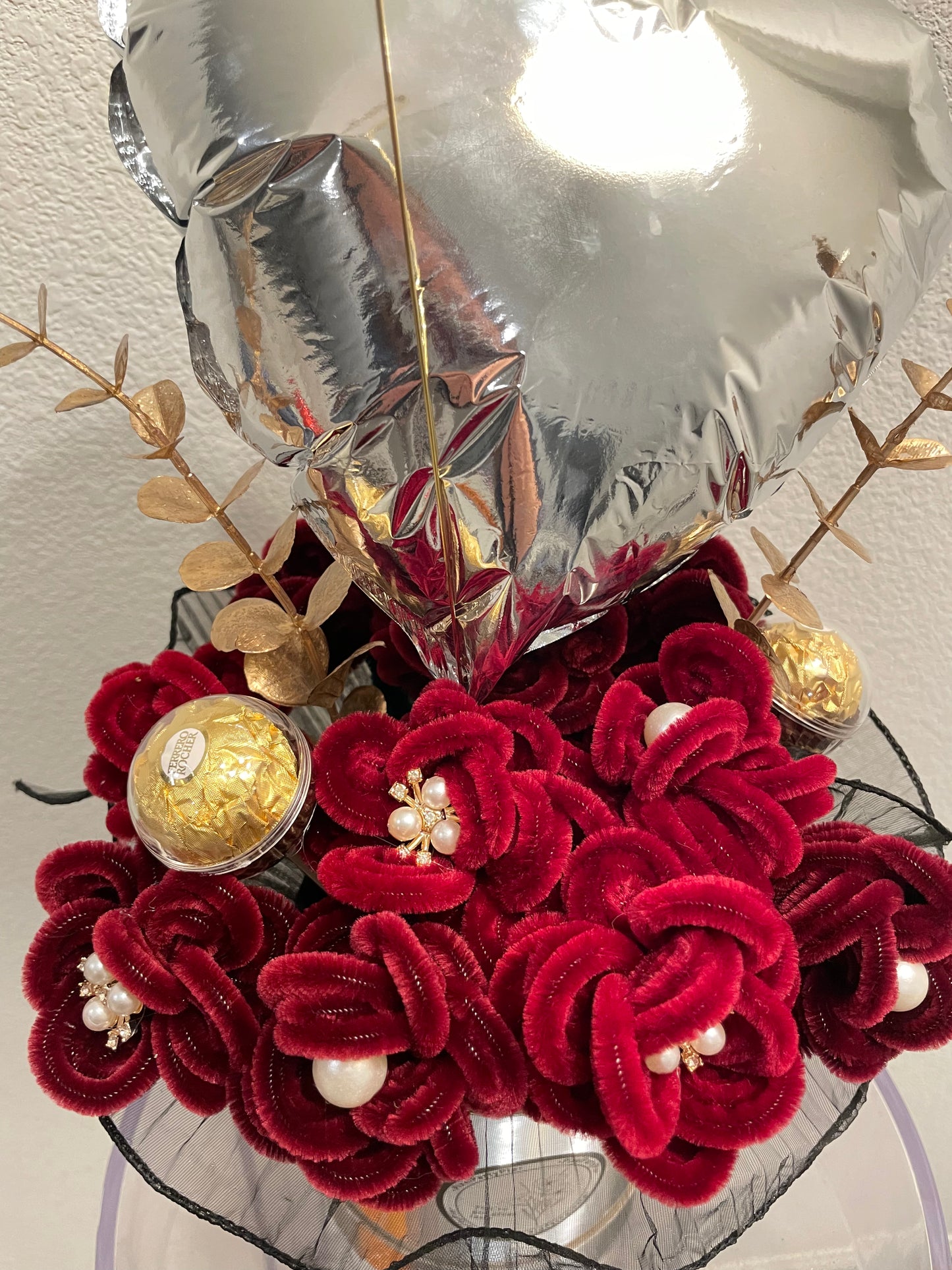 Valentine’s Day Deep Red Rose Bucket with Sliver Balloon