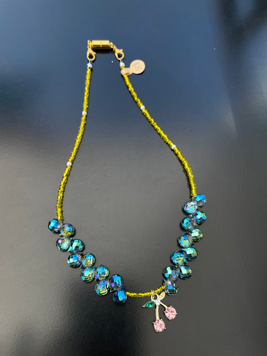 16 inches necklace, glass beads, magnet clasp